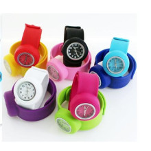 Yxl-877 Cute Kid Niños Niño Chica Quartz Slap en reloj de pulsera Azul Silicona Banda Redonda Dial Reloj Número de pantalla de regalo Drop Shipping